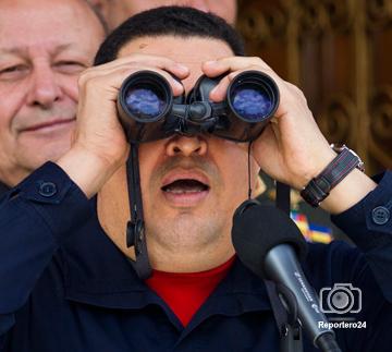 Ch%C3%A1vez-y-sus-binoculares-bielorruso