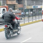 JUDICIAL: Mario Silva huyó en moto y no respondió a la prensa